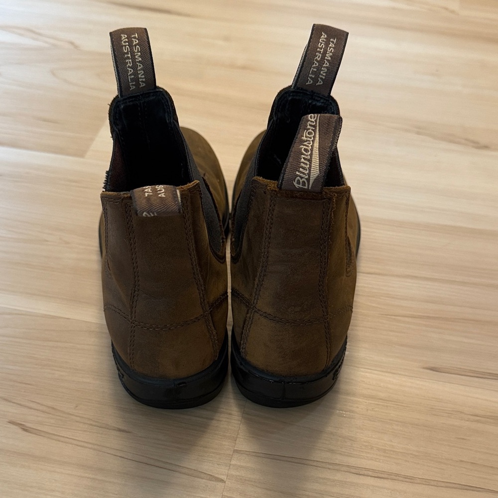 Blundstone | Women’s Classics Chelsea Boots #1609 - Picture 5 of 7